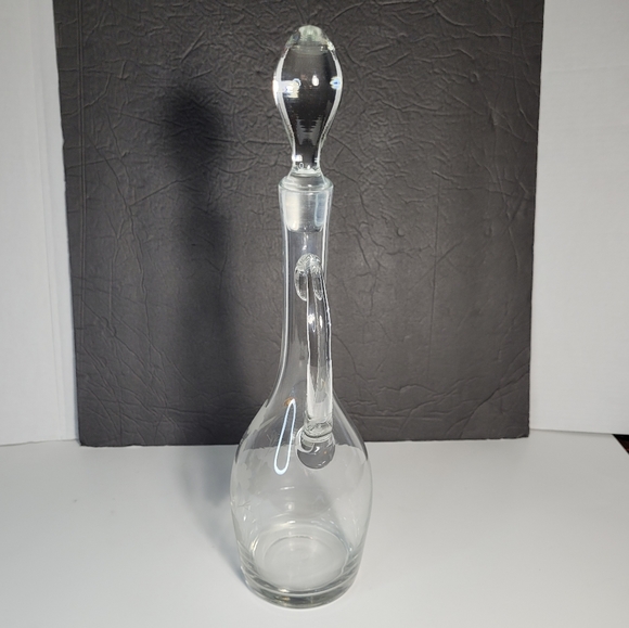 Gorgeous Floral Etched Glass Tall Vintage Decanter Made in Romania - Picture 11 of 12